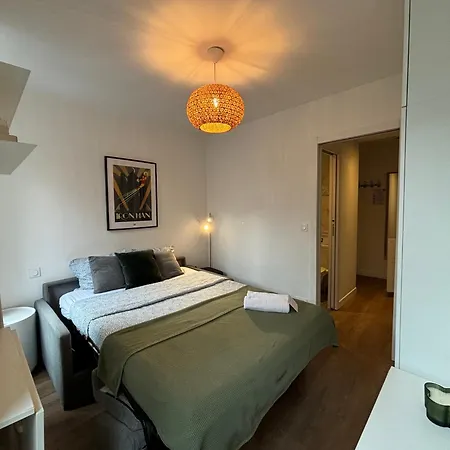 Clichy Getaway - C70 Paris